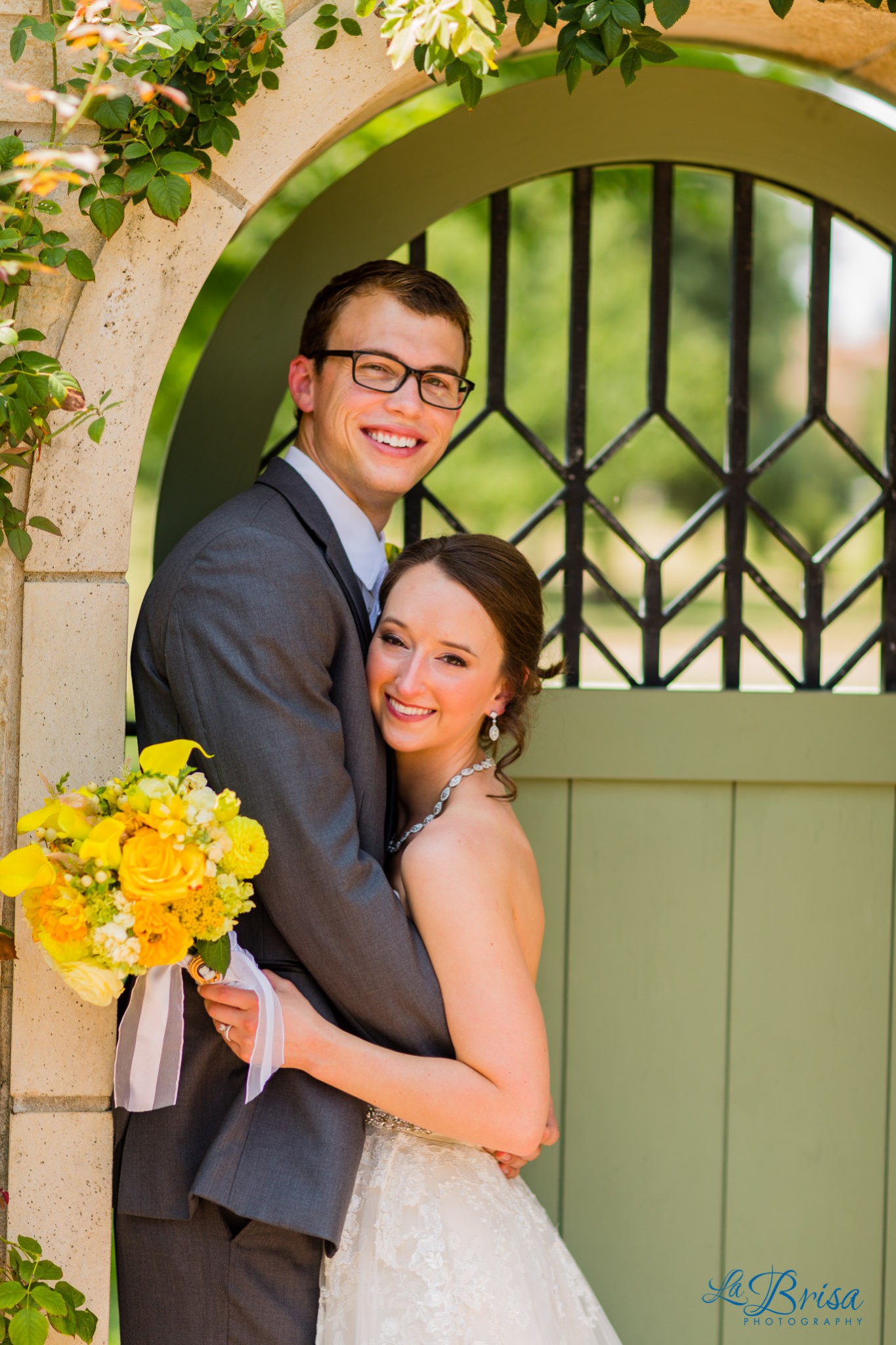 Bride Groom Yellow Flowers Kansas City Gardens