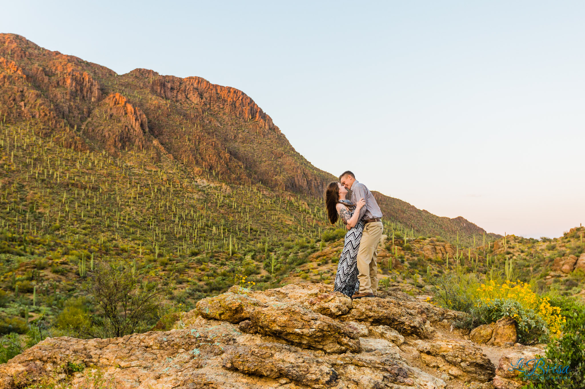 bride groom kissing gates pass elopement